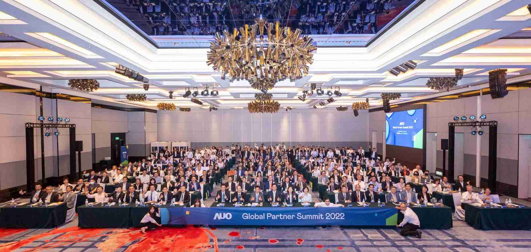 友達推動「安心、、、創新、、、用心、、、同心、、、盡心」五星職旅，，，為菲籍員工打造全方位照護，，，首度贏得「人權實踐與發展領袖獎」殊榮