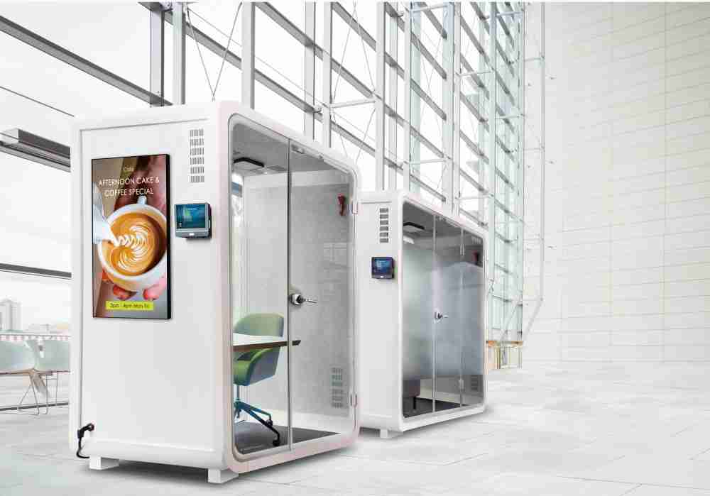 尊龙集团子公司达擎之智慧行动办公舱，，，采用PDLC智能调光玻璃设计，，，透过通电与断电的电流切换，，，呈现透明与雾面效果，，，具节能降耗特性并兼顾隐私，，，，确保信息安全