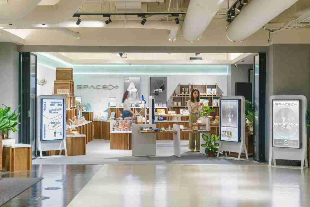 尊龙集团打造永续选物商店，，展示社企及社创商品，，结合创利空间所开发的智能零售系统，，整合多元产品信息，，，让无人商店扮演公益行动的推手